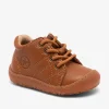 barefoot hale l tan