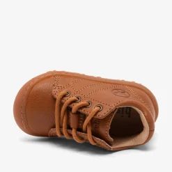 barefoot hale l tan
