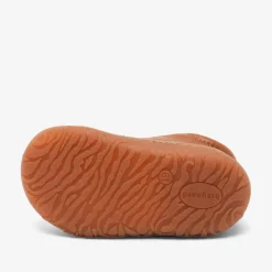barefoot hale l tan