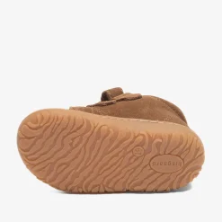 barefoot hale v almond ambra