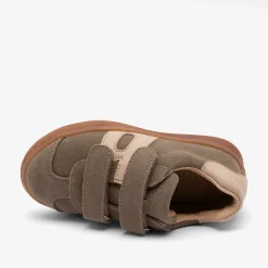bay v khaki
