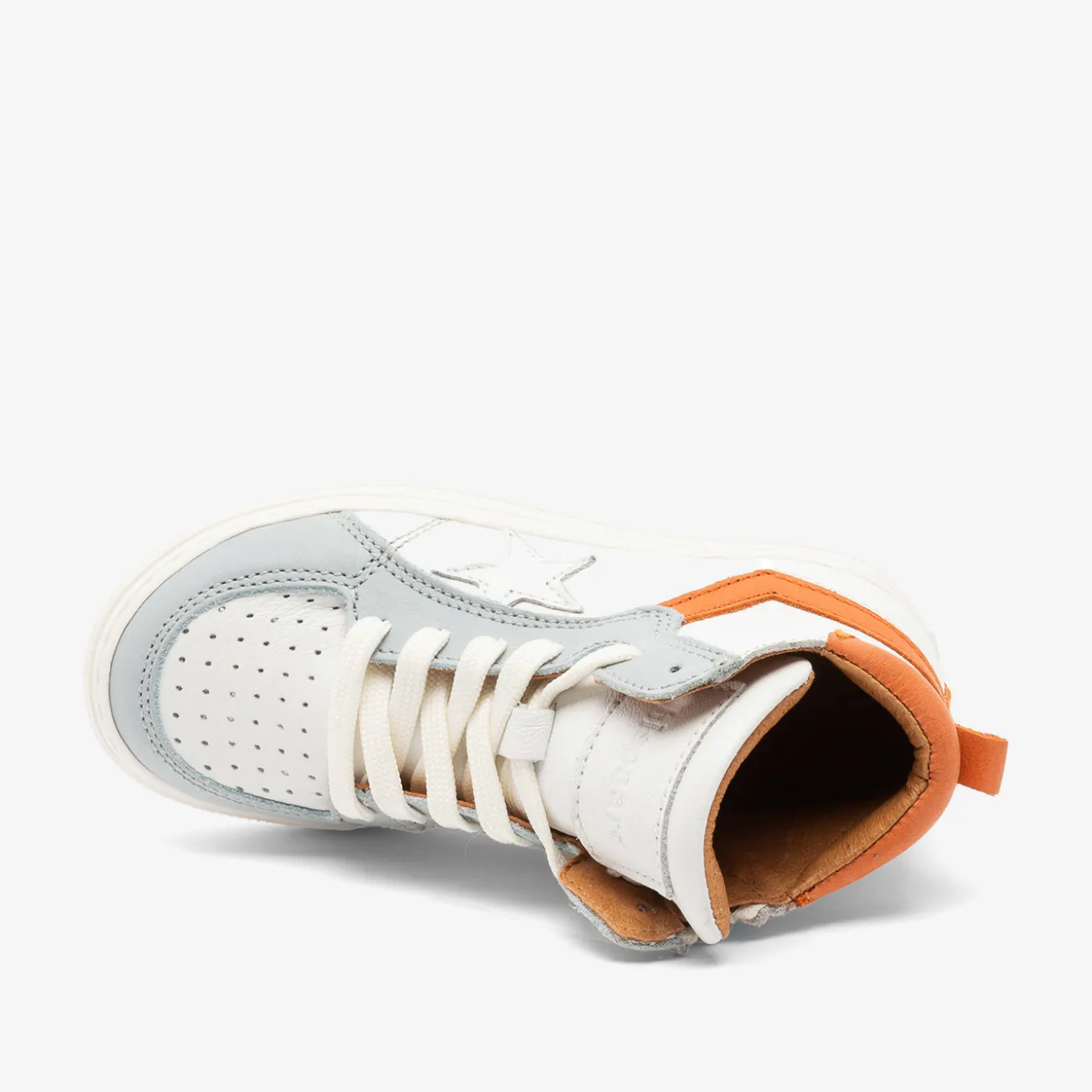 isak white grey