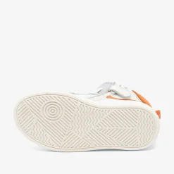 isak white grey